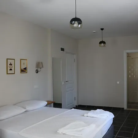 Holy Gazde/Camere de închiriat *