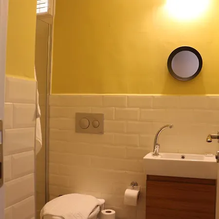 Holy Δωμάτια σε οικογενειακή κατοικία